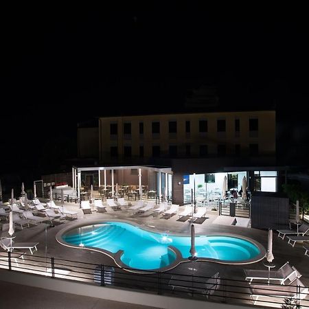 Hotel Ristorante Dante Торджано Экстерьер фото