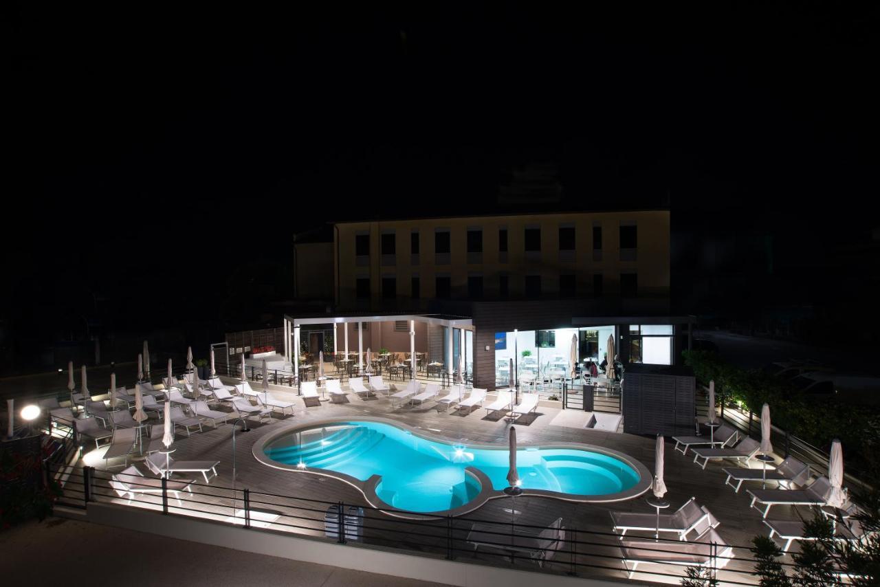 Hotel Ristorante Dante Торджано Экстерьер фото