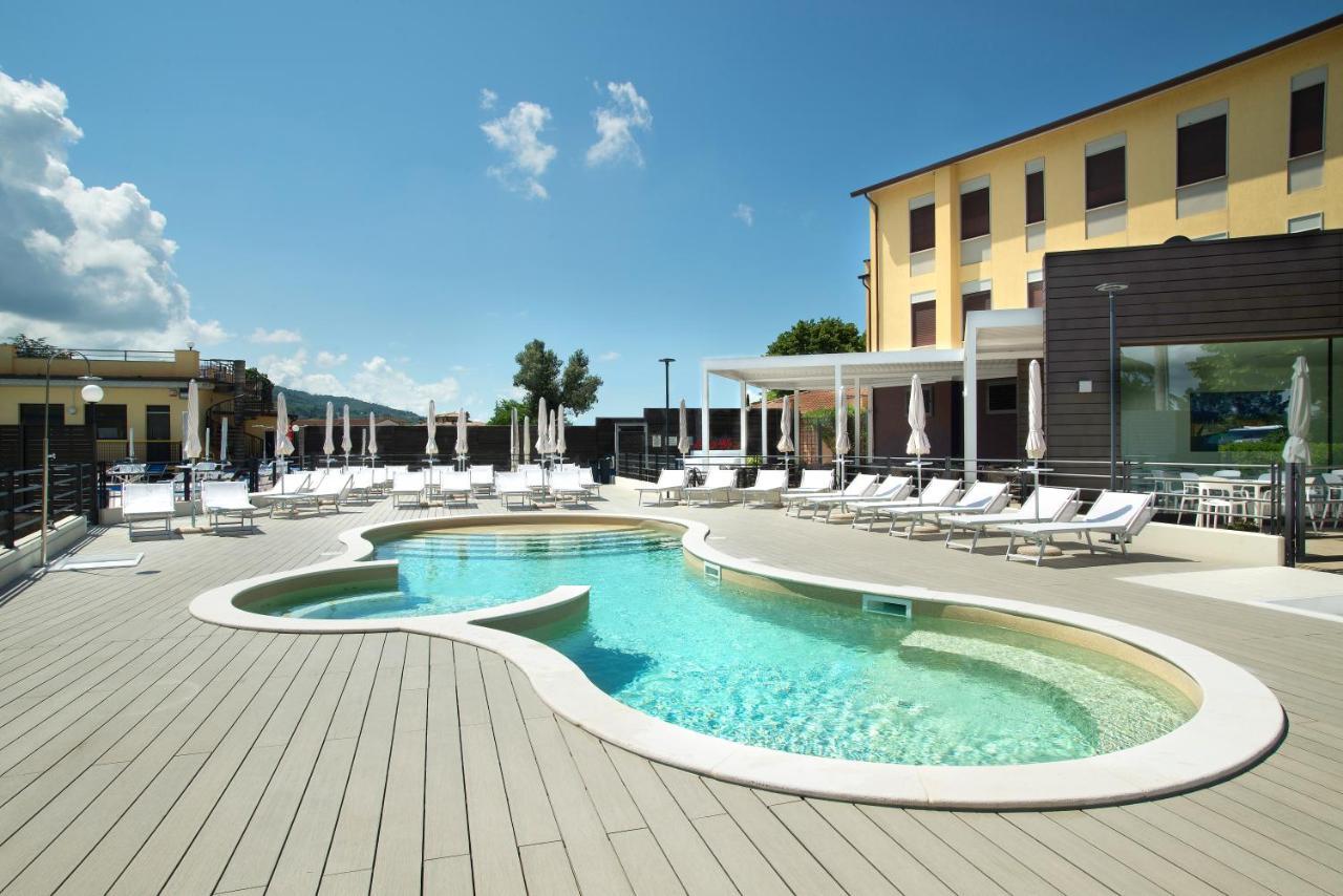 Hotel Ristorante Dante Торджано Экстерьер фото