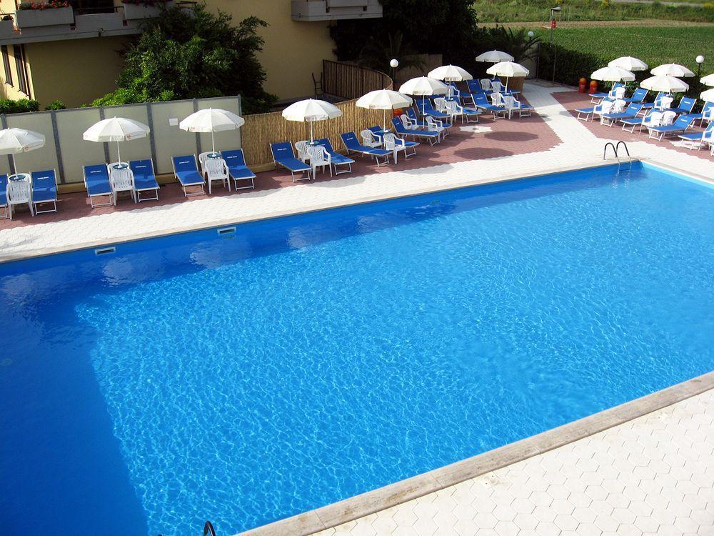 Hotel Ristorante Dante Торджано Экстерьер фото