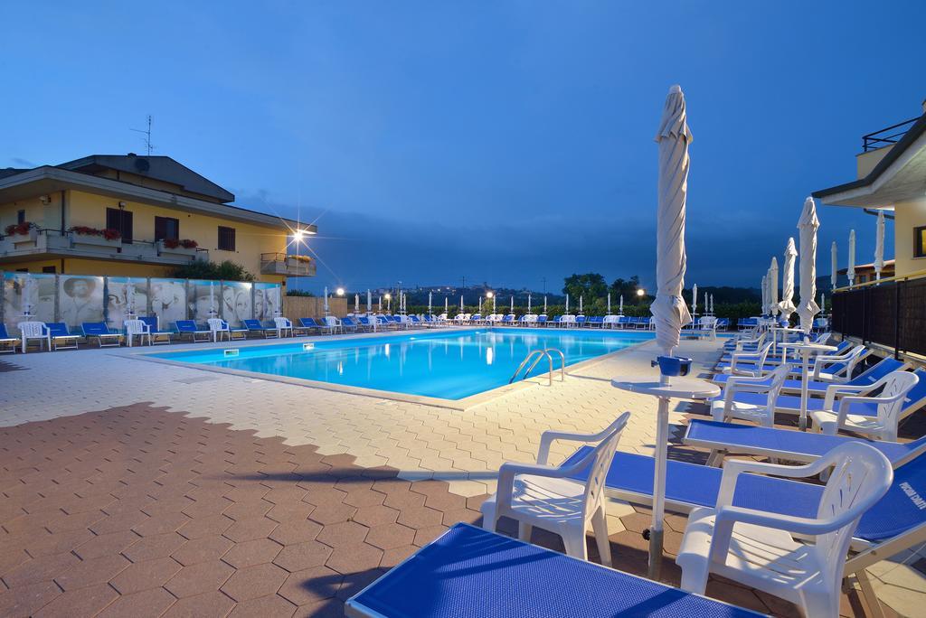 Hotel Ristorante Dante Торджано Экстерьер фото