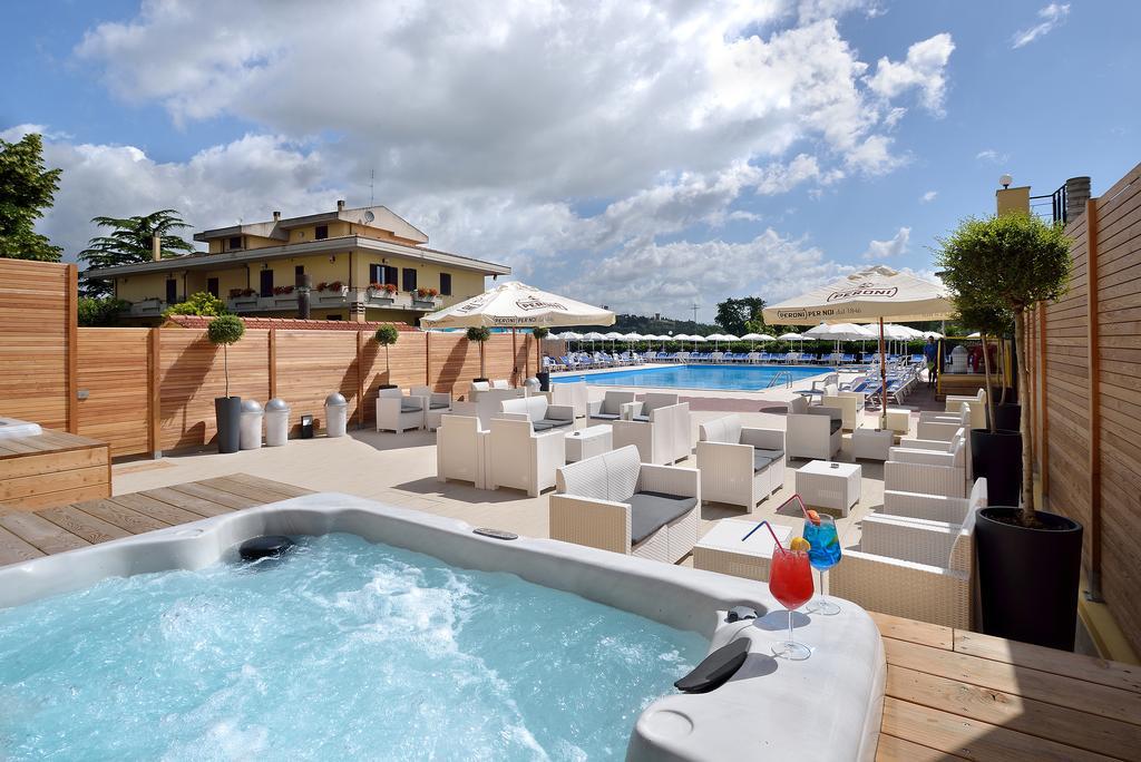 Hotel Ristorante Dante Торджано Экстерьер фото