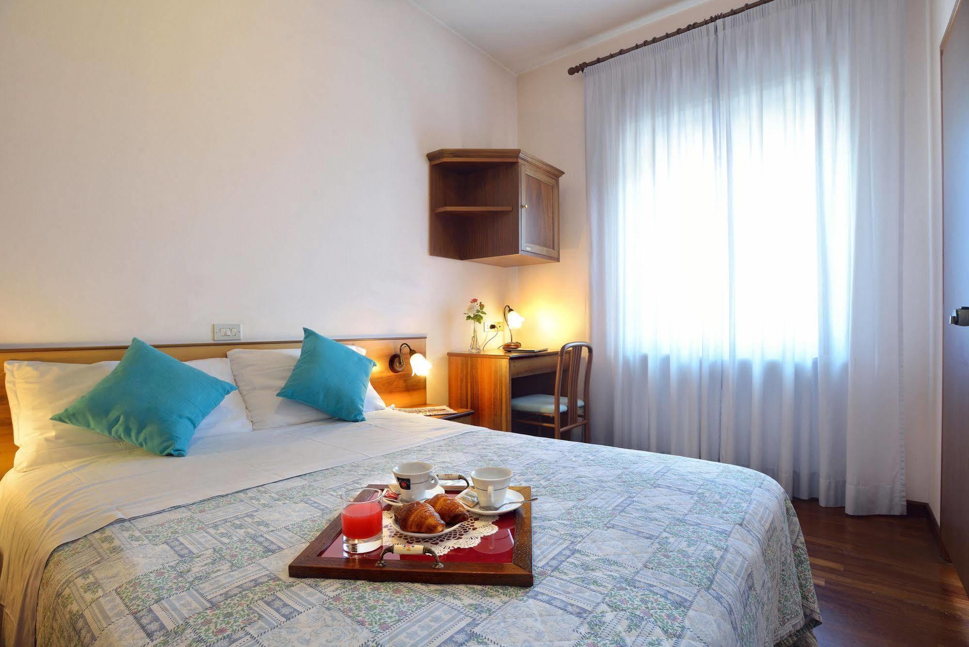 Hotel Ristorante Dante Торджано Экстерьер фото