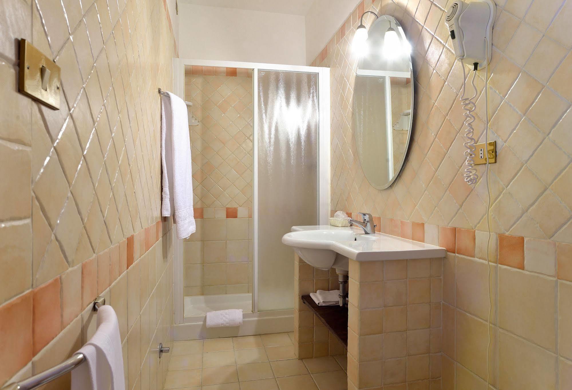 Hotel Ristorante Dante Торджано Экстерьер фото