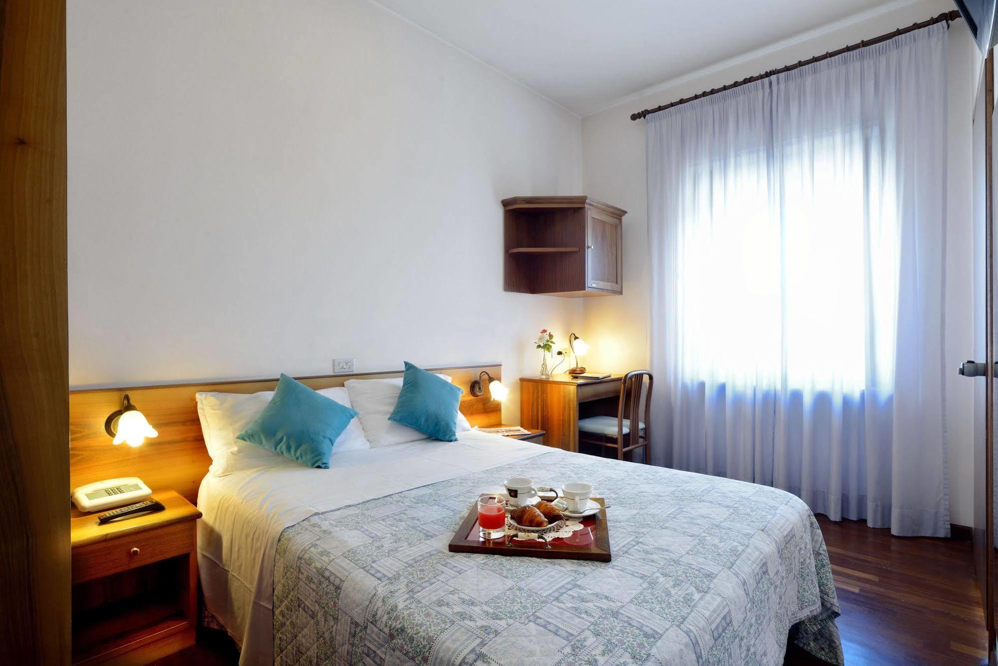 Hotel Ristorante Dante Торджано Экстерьер фото