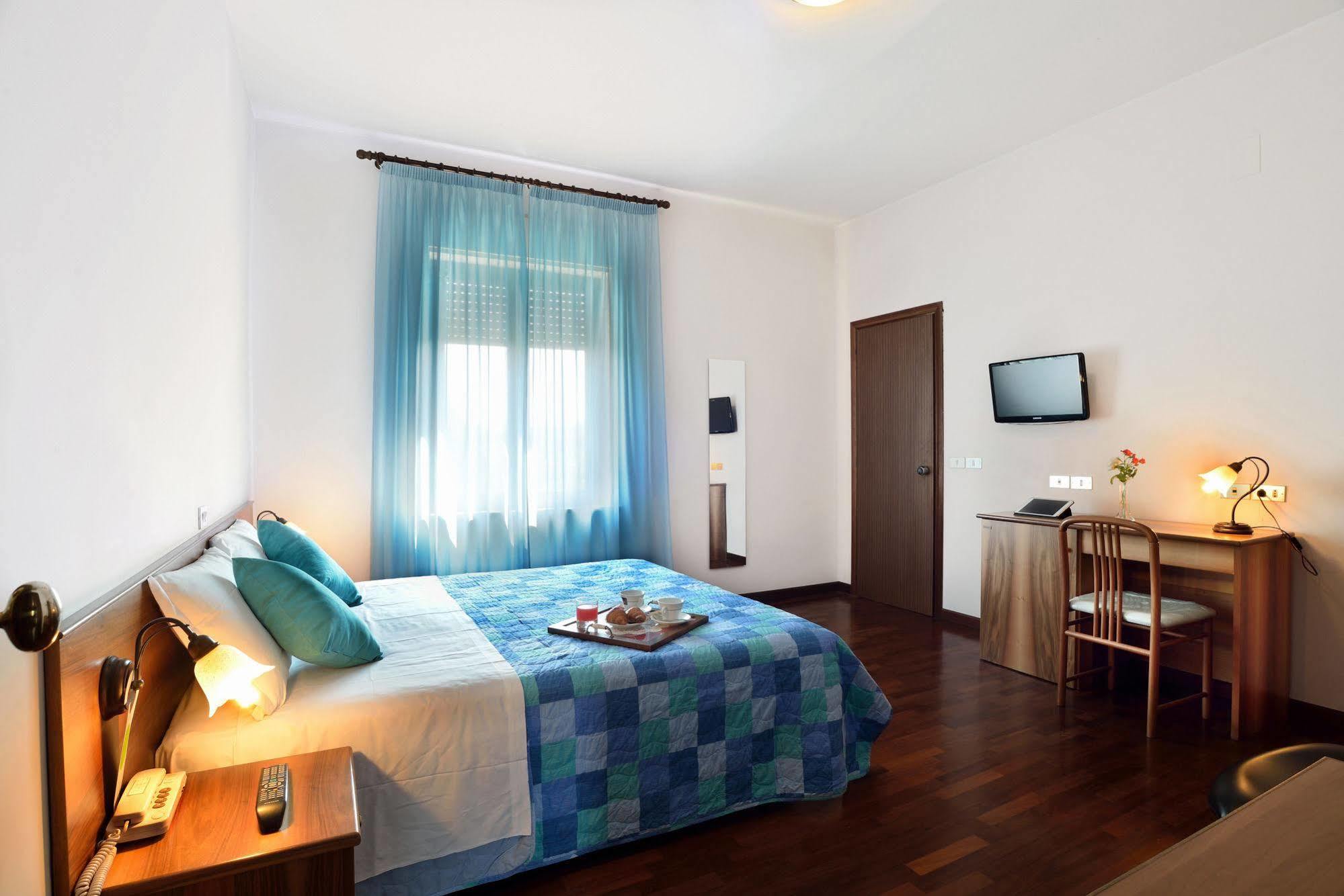 Hotel Ristorante Dante Торджано Экстерьер фото