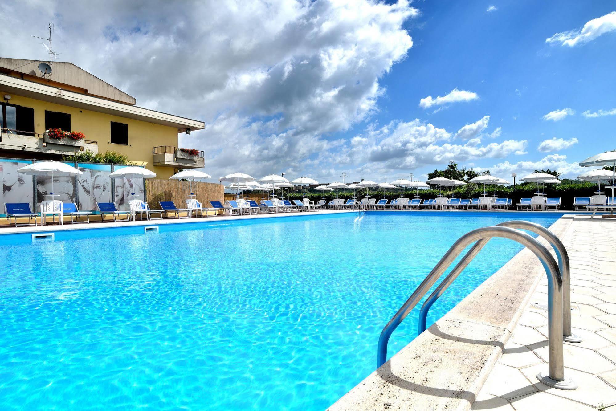 Hotel Ristorante Dante Торджано Экстерьер фото