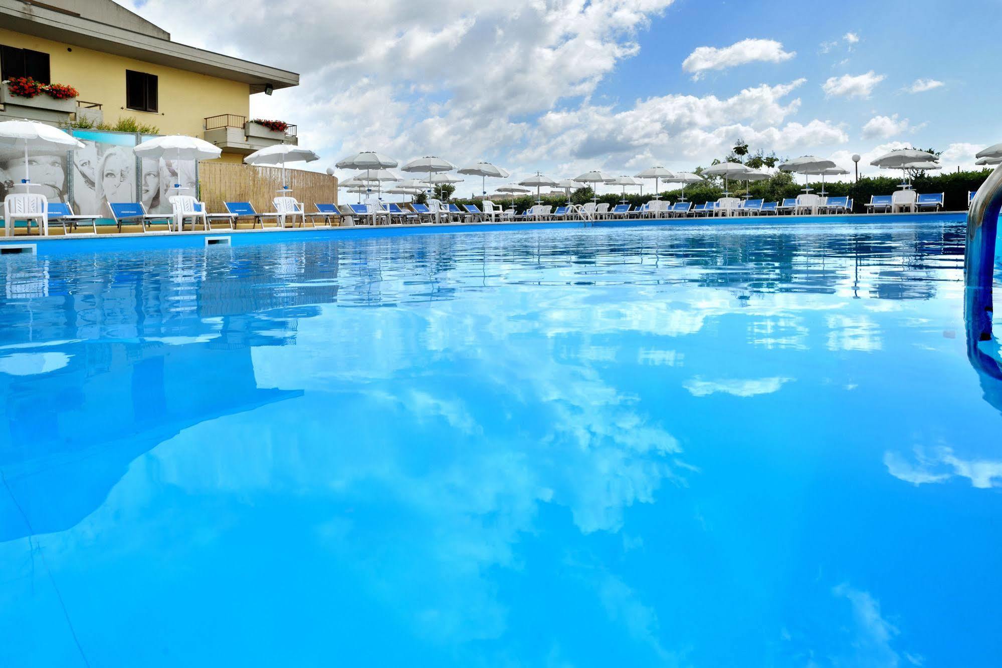Hotel Ristorante Dante Торджано Экстерьер фото